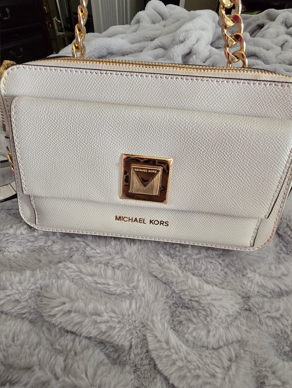 Michael Kors White Saffiano Leather Chain Shoulder Bag | EUC